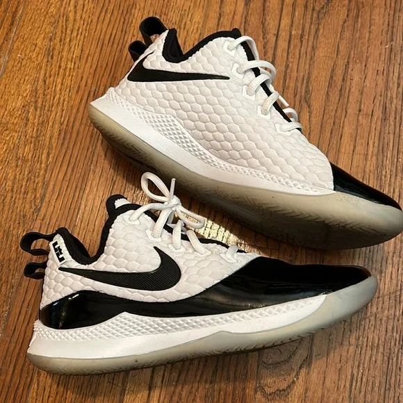 Nike lebron shoes - Picture 3 of 8